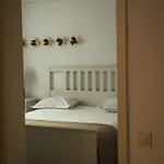 The Narrow Lane Apartment *