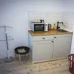 The Narrow Lane Apartment *
