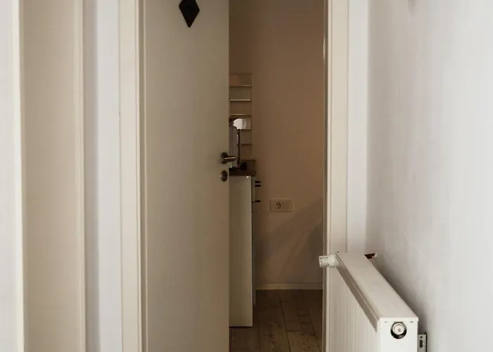 アパート The Narrow Lane *