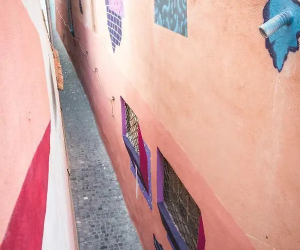 The Narrow Lane Μπρασόβ