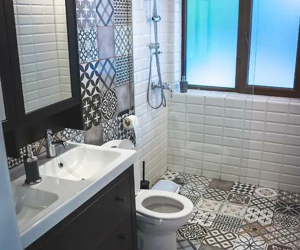 The Narrow Lane Apartment *